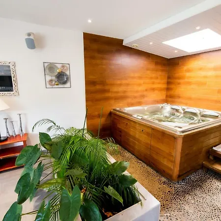 La Ferme De L'oudon&spa Couette-café 4*